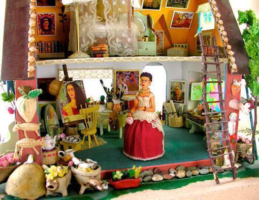 http://blogdebrinquedo.com.br/wp-content/uploads/2011/03/Frida-Khalo-Dollhouse-Casa-Boneca-03.jpg