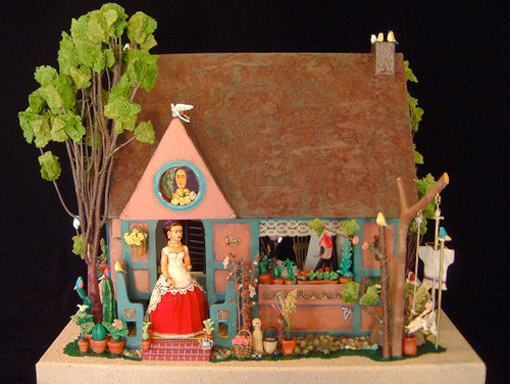 http://blogdebrinquedo.com.br/wp-content/uploads/2011/03/Frida-Khalo-Dollhouse-Casa-Boneca-05.jpg