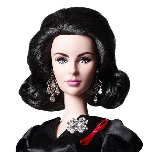 F5 - Celebridades - Atriz de Jogos Vorazes inspira versão da boneca Barbie  - 12/04/2012