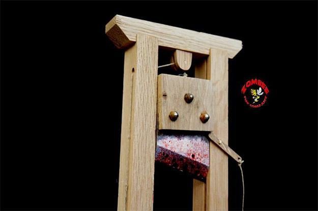 Guillotine-Heads-Will-Roll-Model-03
