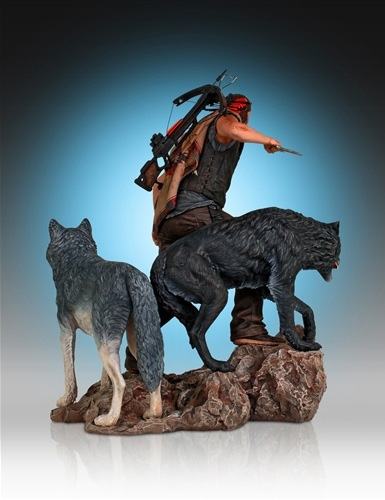 Daryl-and-the-Wolves-Statue-05