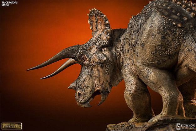 Triceratops-Dinosauria-Statue-02