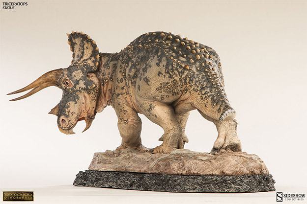Triceratops-Dinosauria-Statue-10