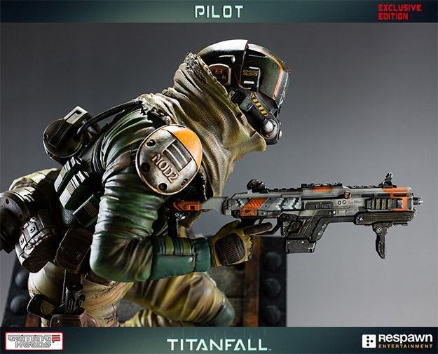Titanfall-Militia-Assault-Pilot-Statue-02