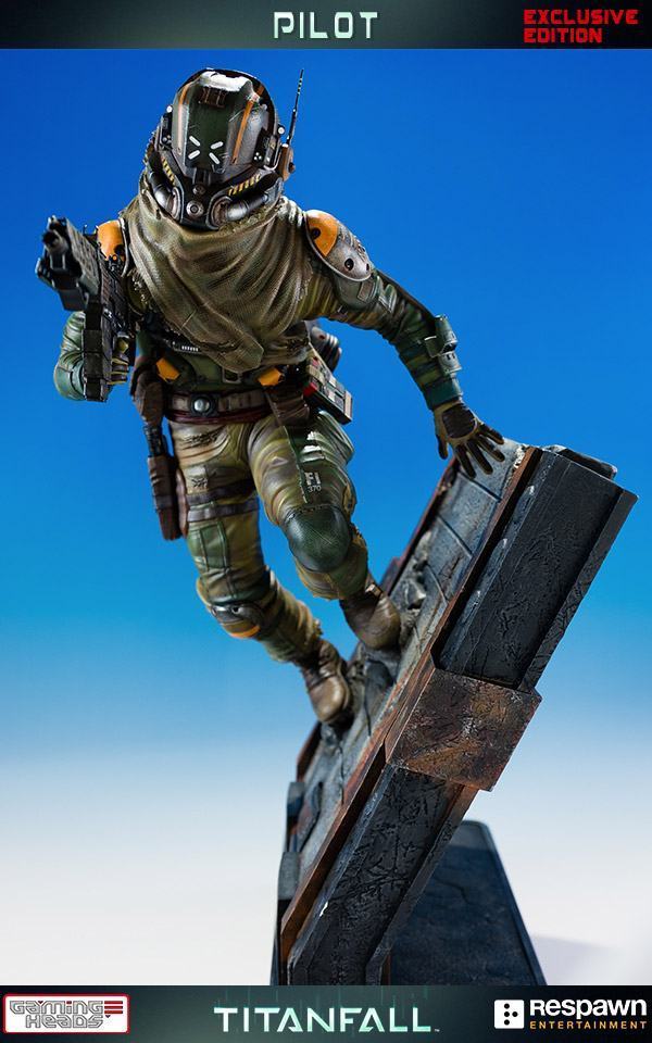 Titanfall-Militia-Assault-Pilot-Statue-05