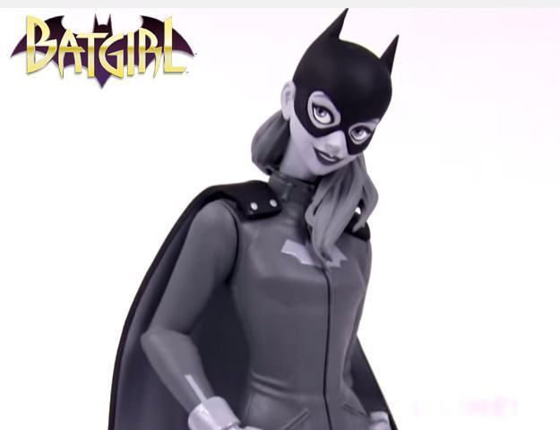 Batgirl-Black-and-White-Statue-03