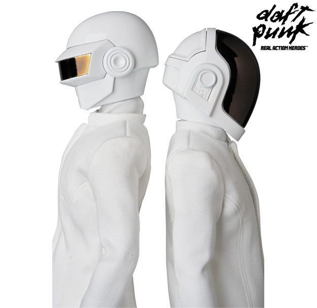 Action-Figures-Daft-Punk-RAH-White-Suits-05
