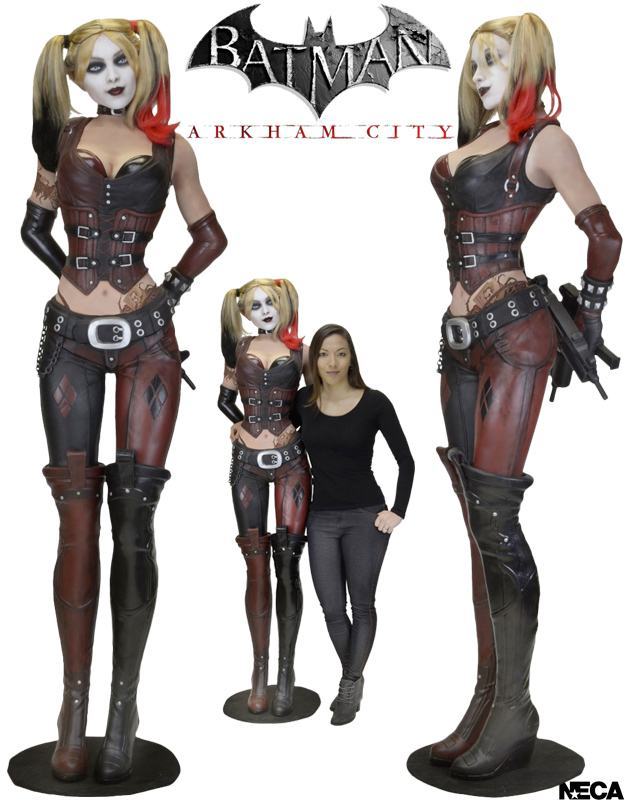 Estatua-Life-Size-Harley-Quinn-Foam-Replica-Batman--Arkham-City-01