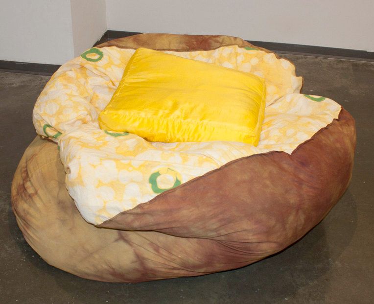 Pufe-Batata-Assada-Baked-Potato-Bean-Bag-Chair-02