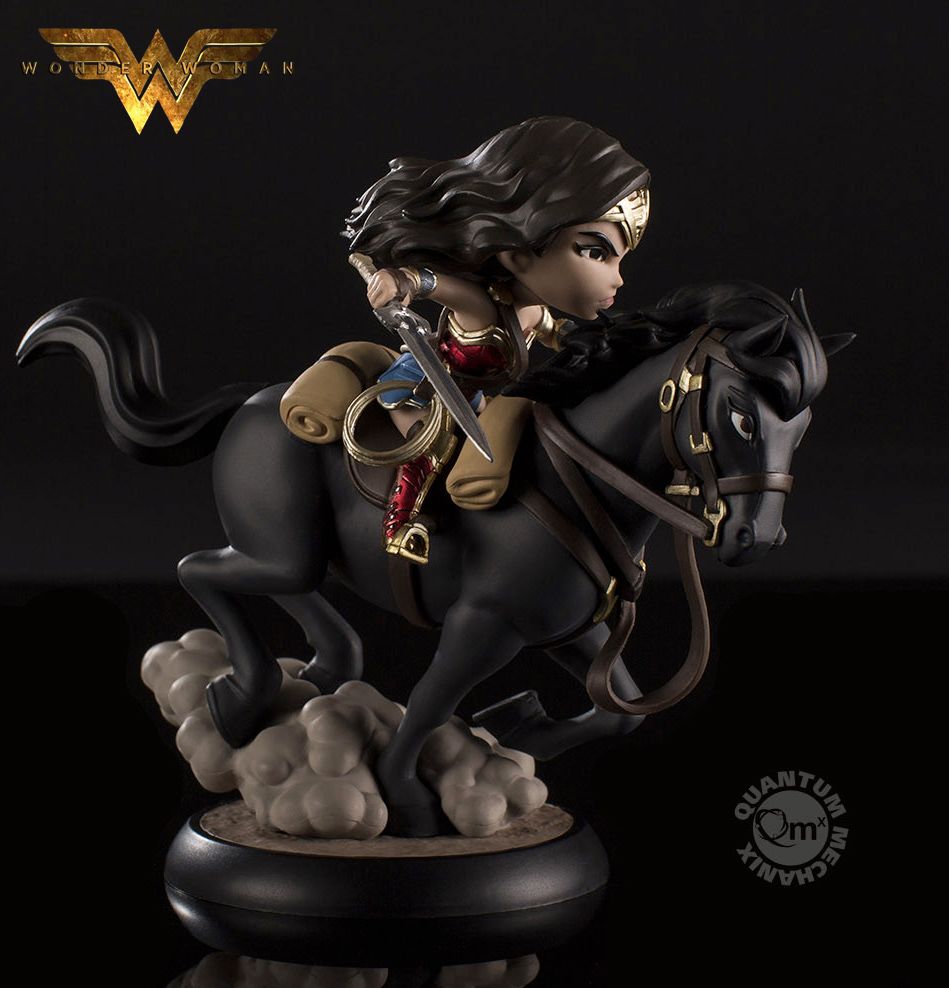 Mini-Figura-Wonder-Woman-Q-Fig-Max-02