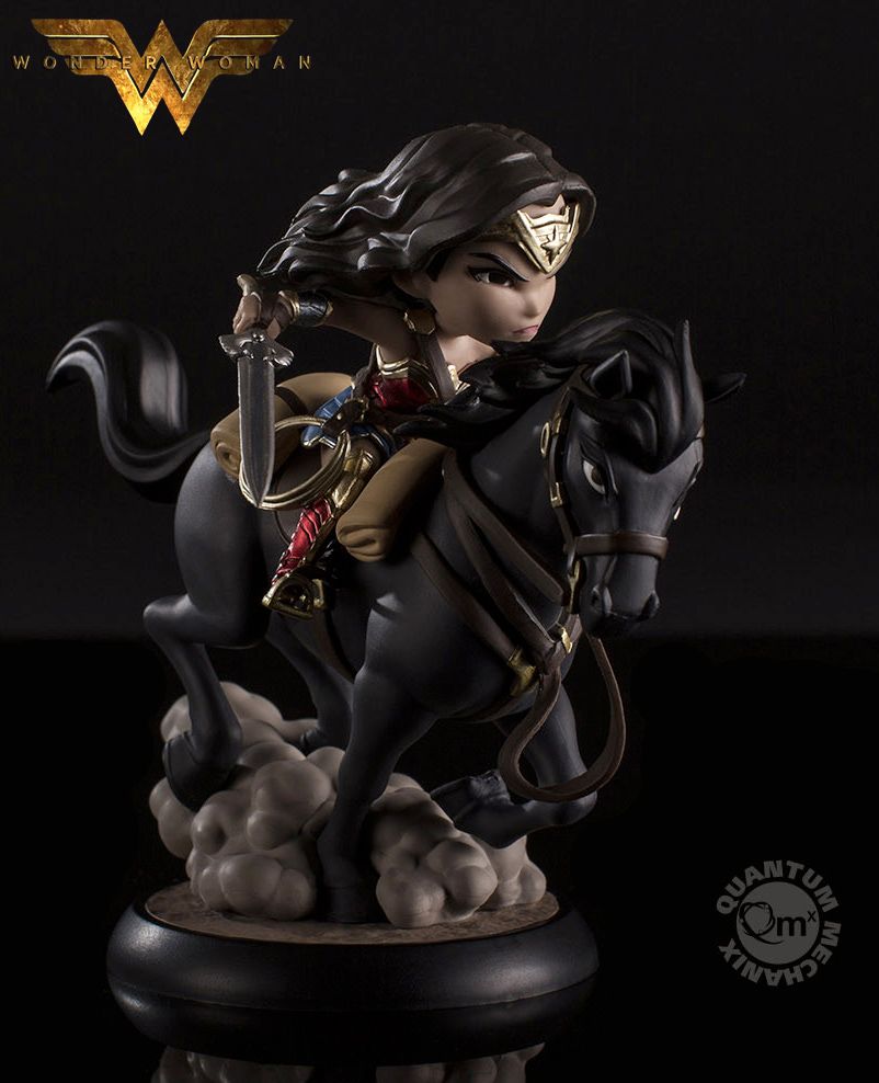Mini-Figura-Wonder-Woman-Q-Fig-Max-05