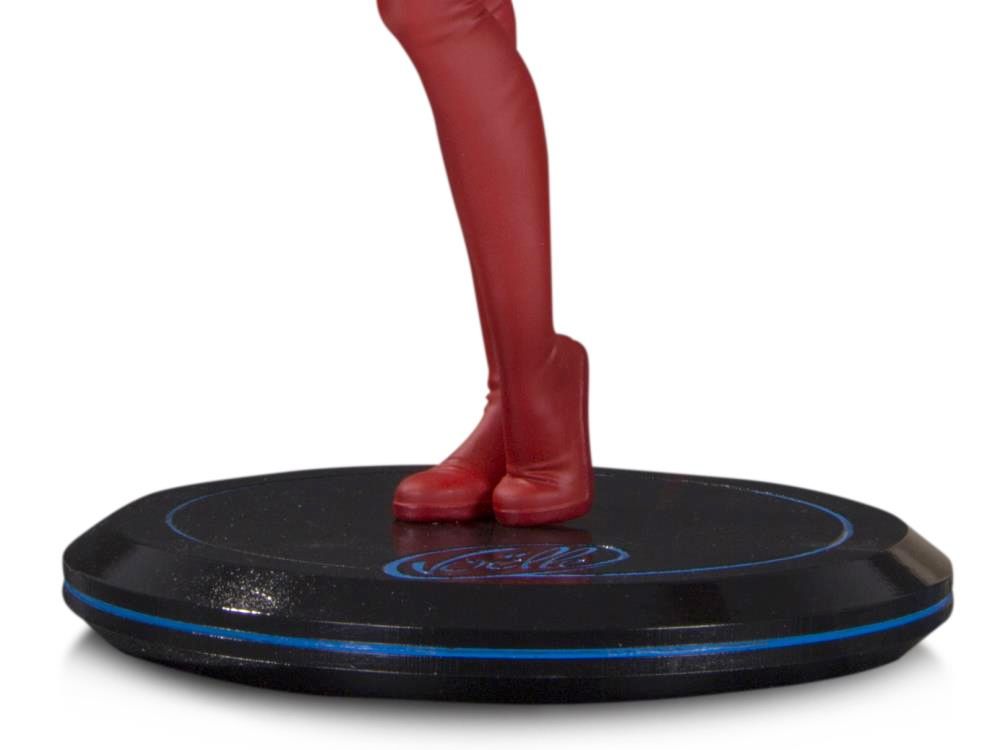 Supergirl-Cover-Girls-of-the-DC-Universe-Statue-by-Joelle-Jones-04