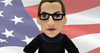 Ruth Bader Ginsburg (R.G.B.) Boneca de Pelúcia da Juíza da Suprema Corte dos EUA