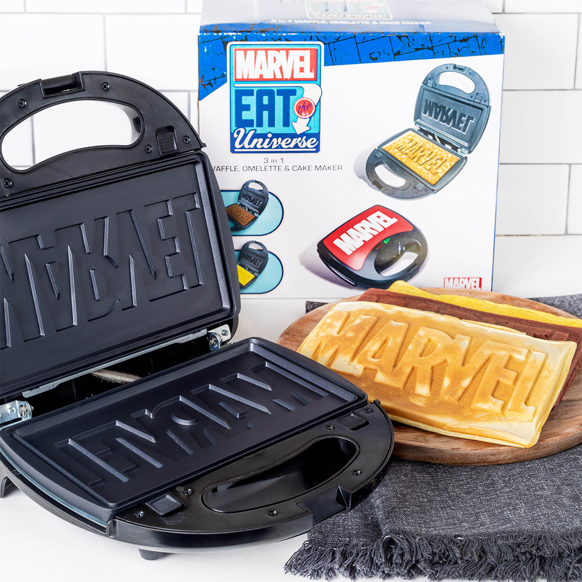 Marvel Eat the Universe 3-em-1 para Fazer Waffles, Omeletes e Bolos na Forma do Logo Marvel