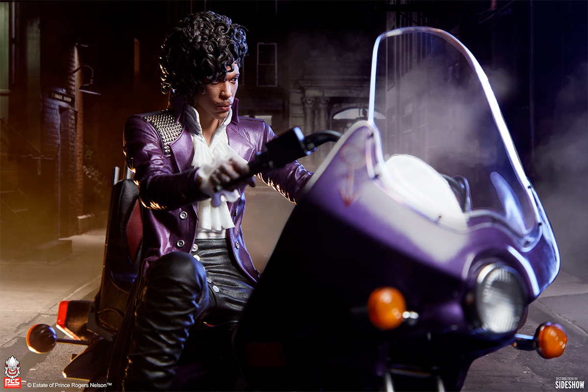 Prince na Icônica Motocicleta Roxa Purple Rain - Estátua de Luxo Escala 1:6 (Premium Collectibles Studio)