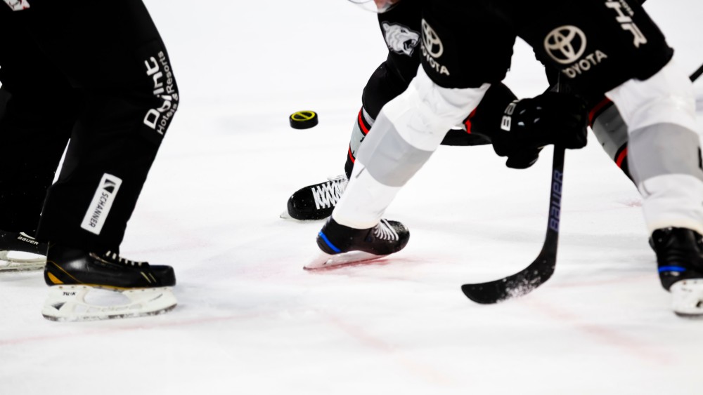 Hockey no gelo / Foto: Markus Spiske (Unsplash)