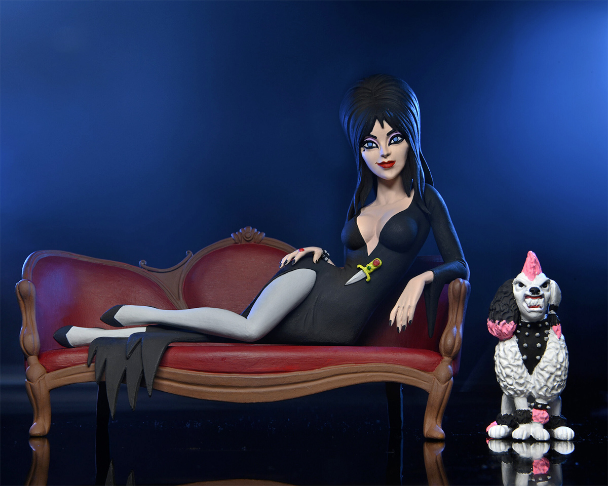 Toony Terrors: Elvira no sofá da tia-avó Morgana com o cachorro Gonk