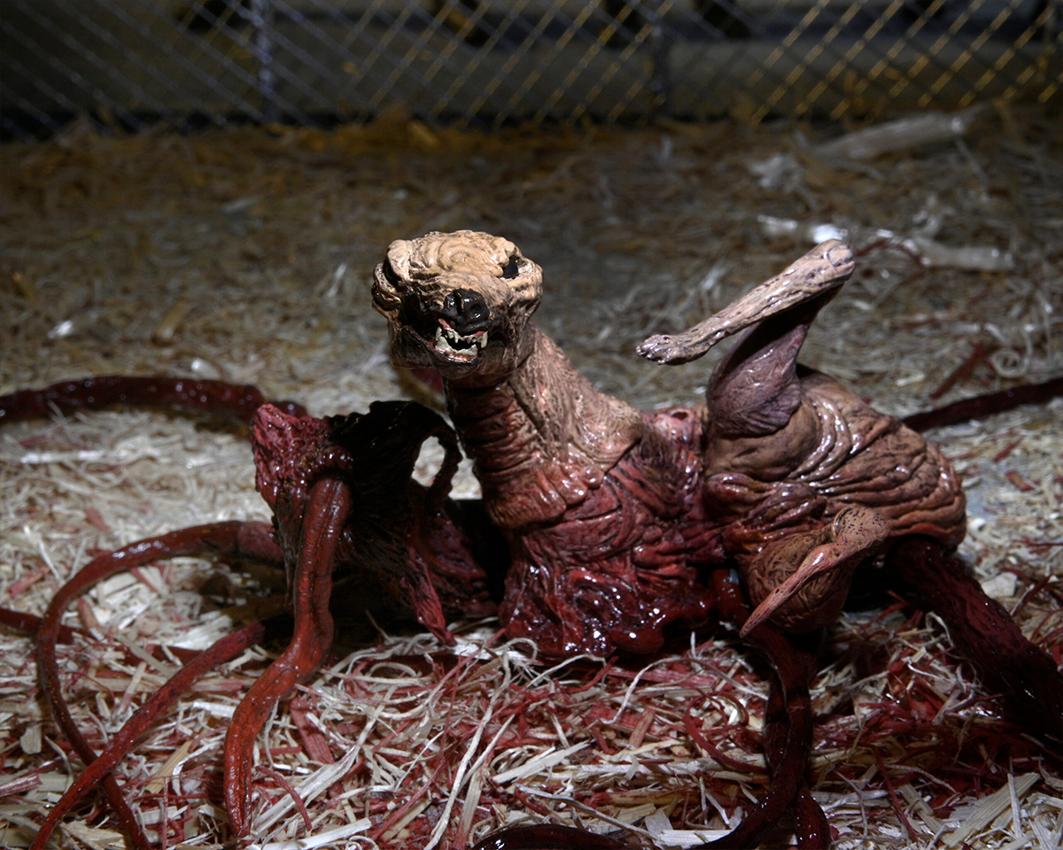 Dog Creature The Thing Ultimate Deluxe 7-Inch Scale Action Figure