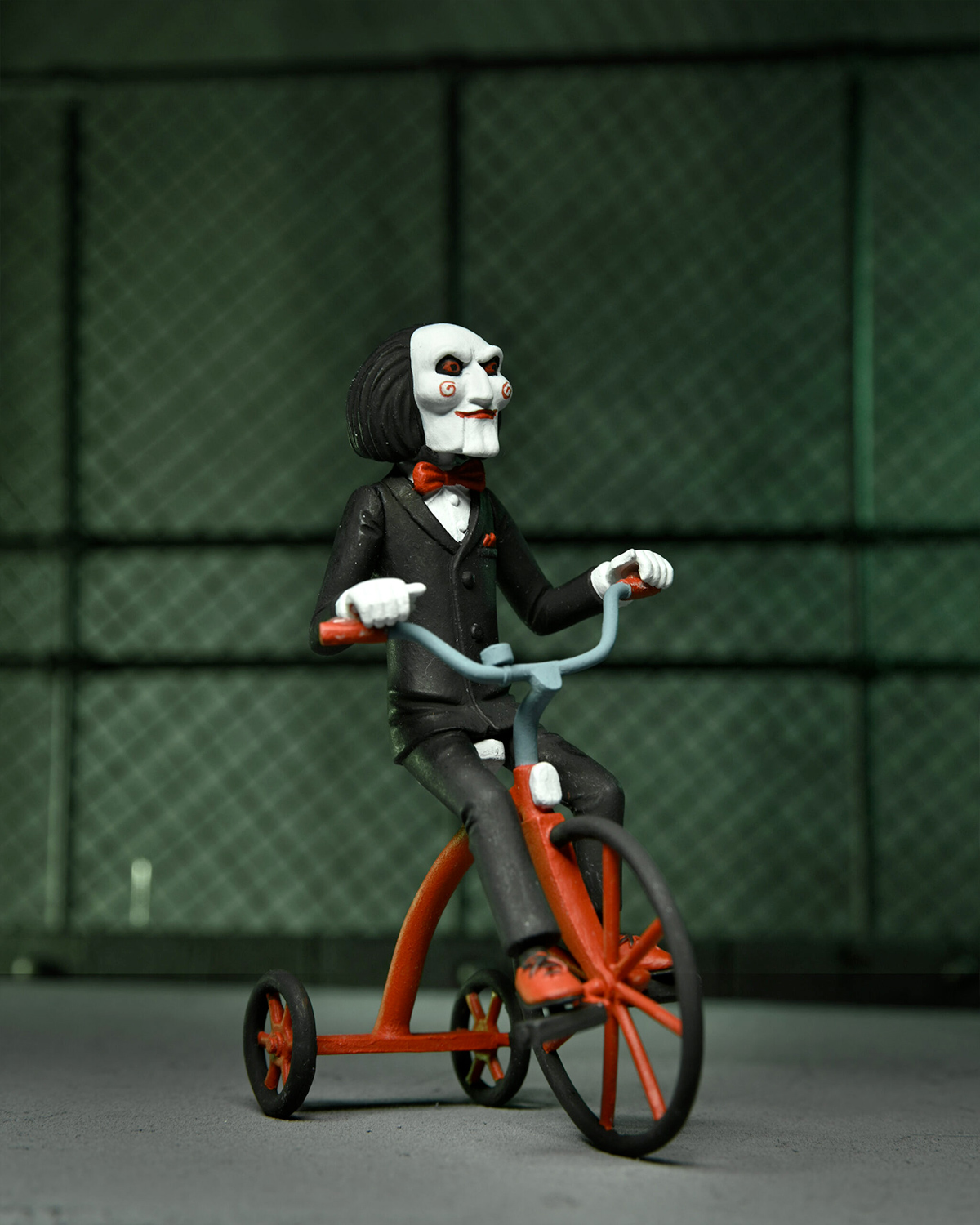 Billy com triciclo Jogos Mortais Neca - Prime Colecionismo - Colecionando  clientes, e acima de tudo bons amigos.