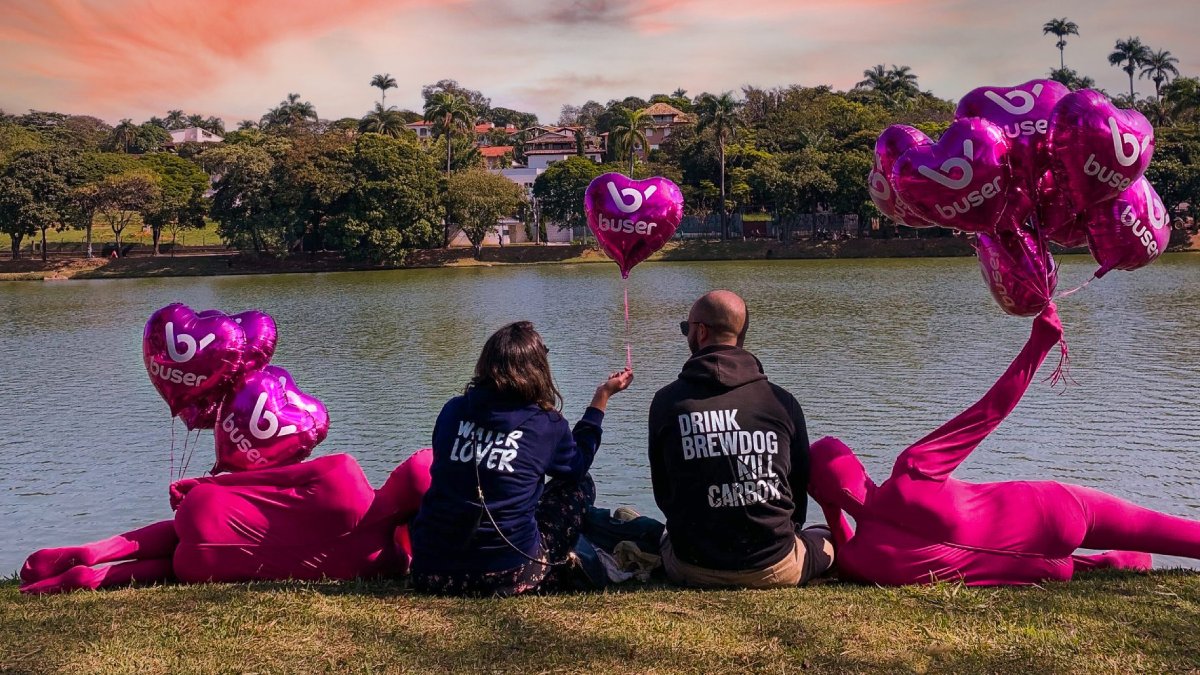 Dia dos Namorados: Buser dá um ano de viagens grátis para o casal mais criativo
