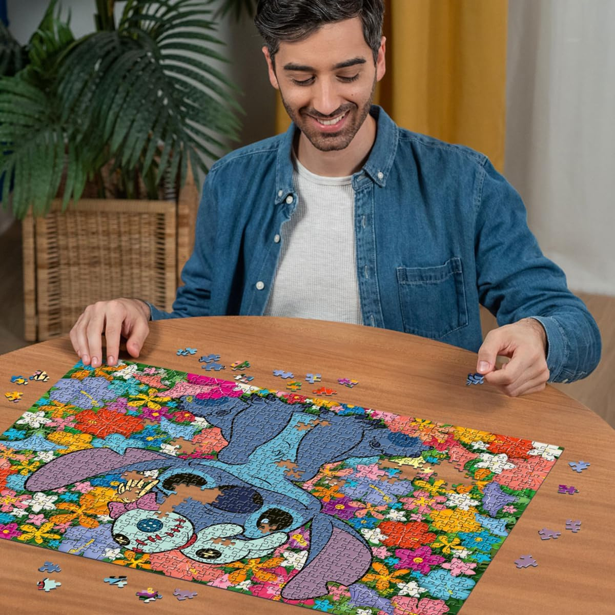 Quebra-Cabeça Stitch e Xepa com Flores Exuberantes e Coloridas (Ravensburger)