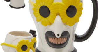 Caneca 3D Palhaço Art the Clown com Óculos de Girassol (Terrifier)