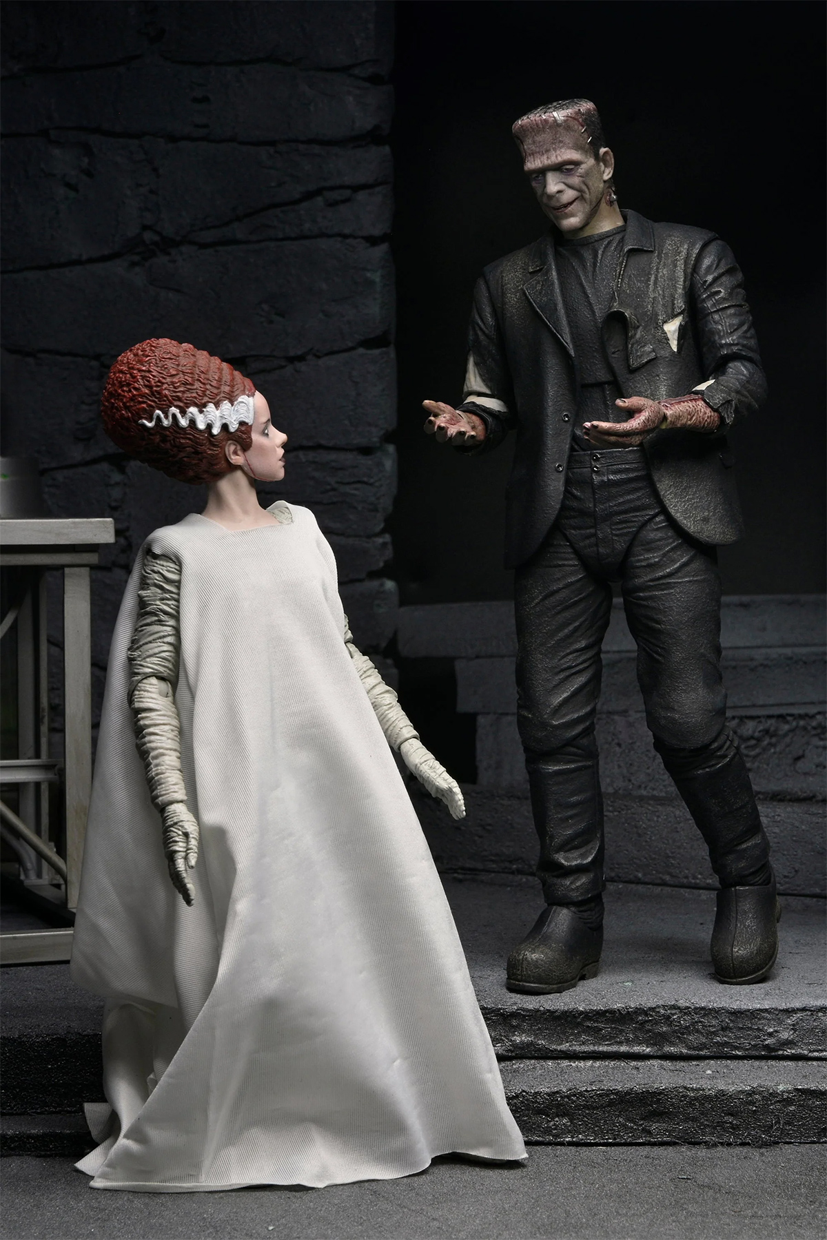 Action Figures The 90 -year -old Frankenstein bride neca ultimate