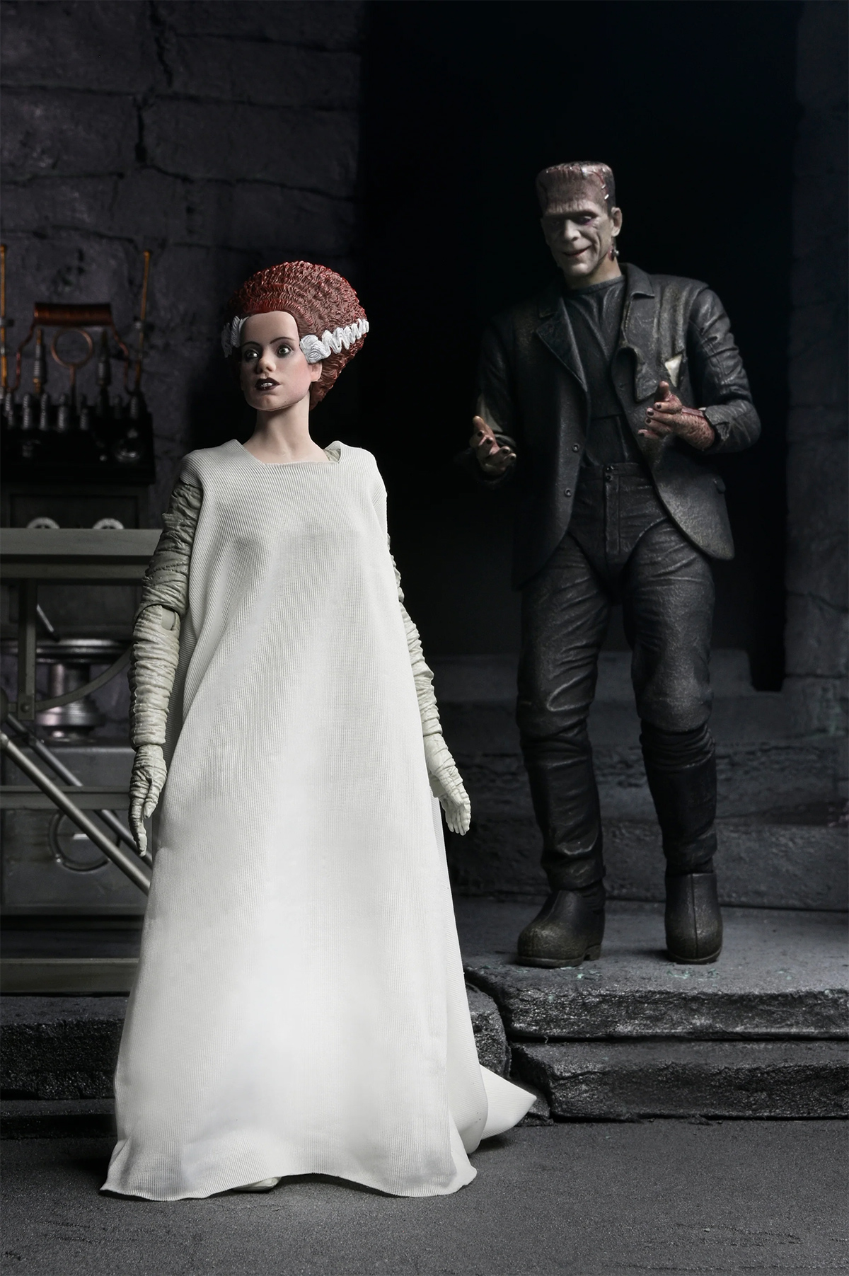 Action Figures The 90 -year -old Frankenstein bride neca ultimate