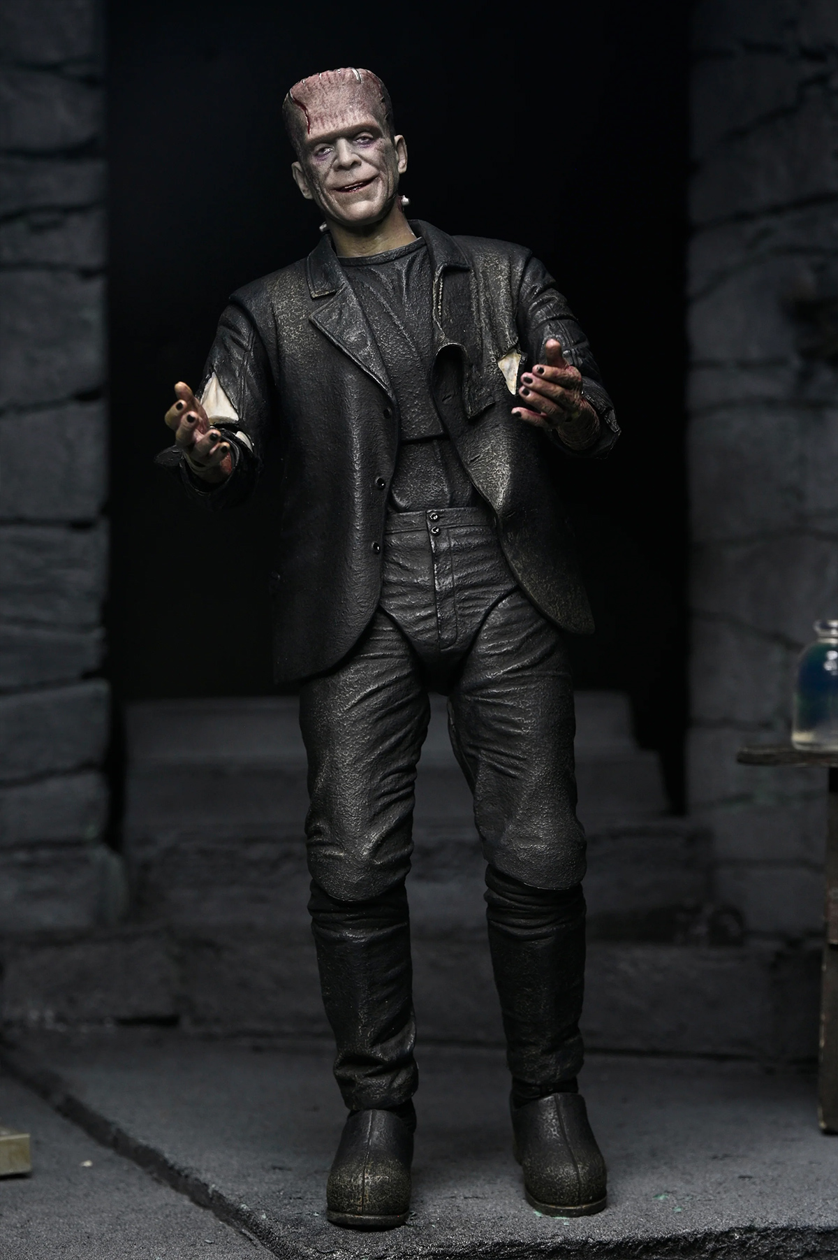 The Bride of Frankenstein 90th Anniversary: The Monster and His Bride 7” Scale Action Figure 2-Pack