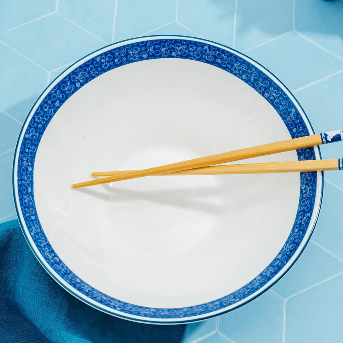 Tigela Donburi Lilo & Stitch com o Experimento 626 (Disney)