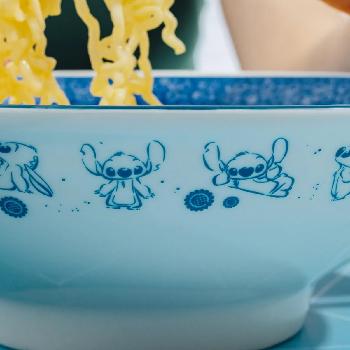 Tigela Donburi Lilo & Stitch com o Experimento 626 (Disney)