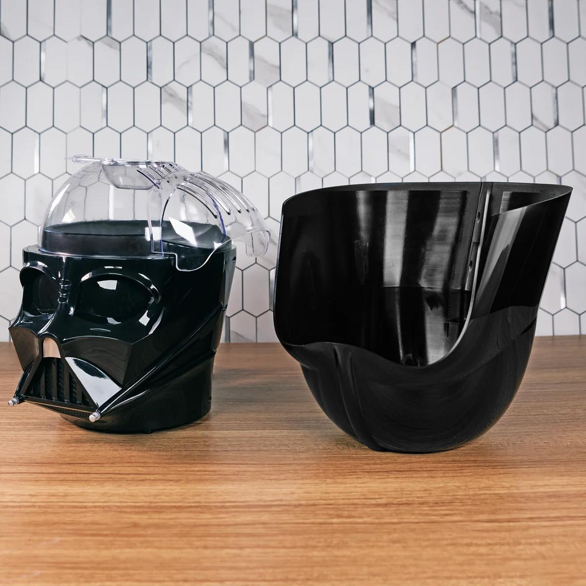 Pipoqueira Darth Vader no Formato do Capacete do Lord Sith (Star Wars)