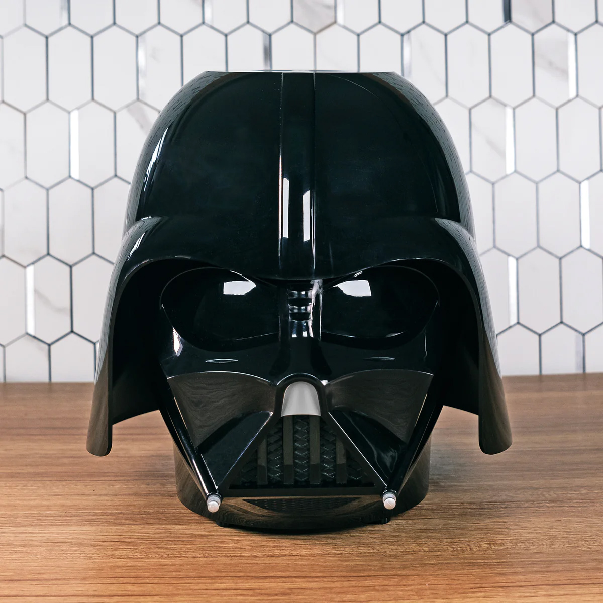 Pipoqueira Darth Vader no Formato do Capacete do Lord Sith (Star Wars)