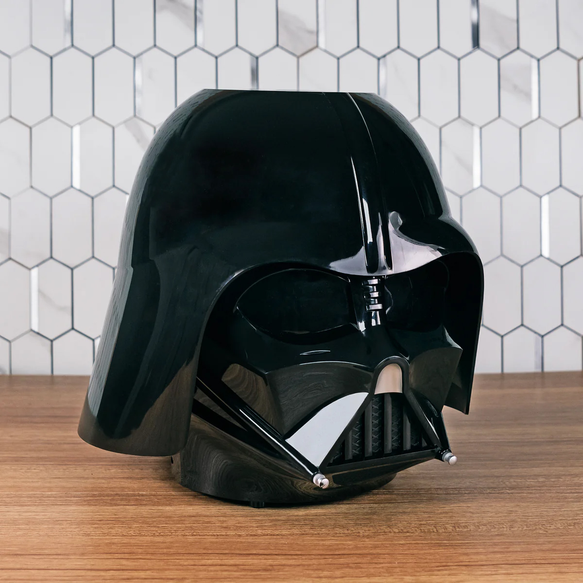 Pipoqueira Darth Vader no Formato do Capacete do Lord Sith (Star Wars)