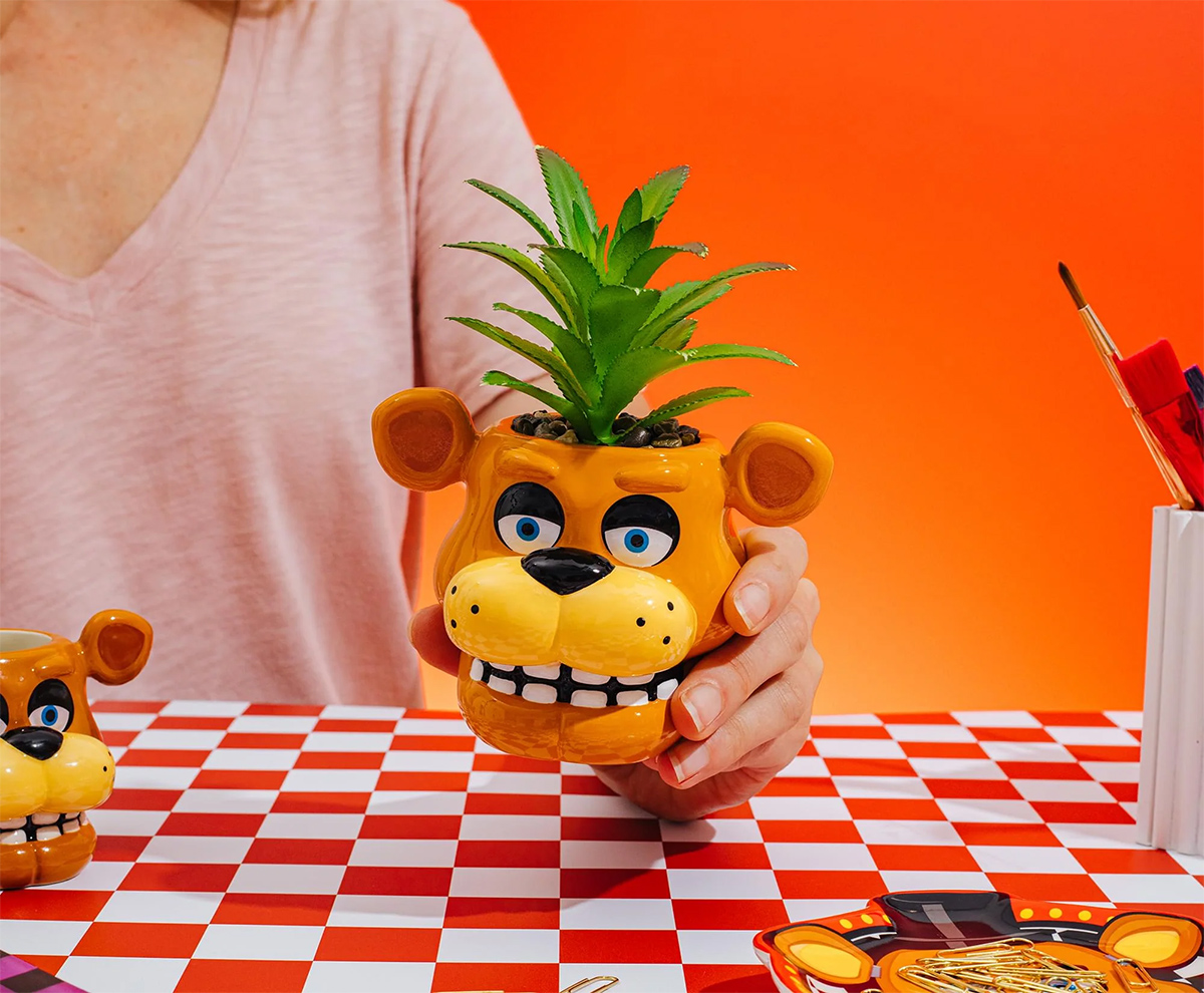 Mini-Vaso de Plantas Freddy Fazbear com Suculenta Artificial (Five Nights At Freddy's)