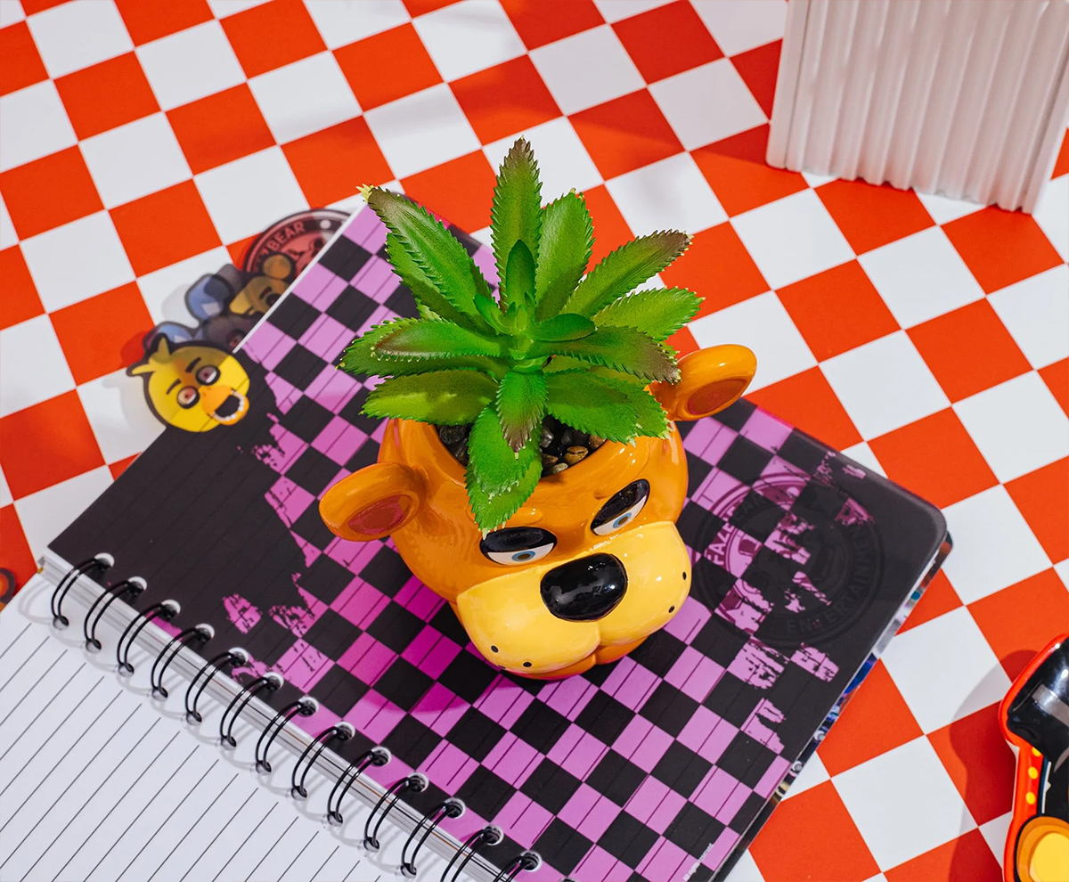 Mini-Vaso de Plantas Freddy Fazbear com Suculenta Artificial (Five Nights At Freddy's)