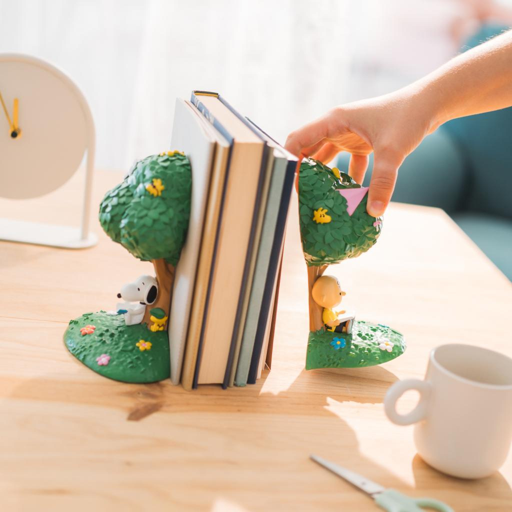 Bookends Peanuts com Charlie Brown e Snoopy