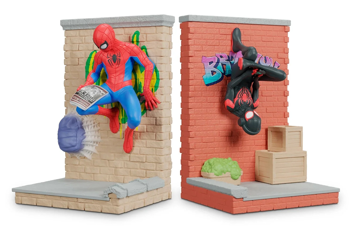 Apoios de Livros Homem-Aranha Bookends com Peter Parker e Miles Morales