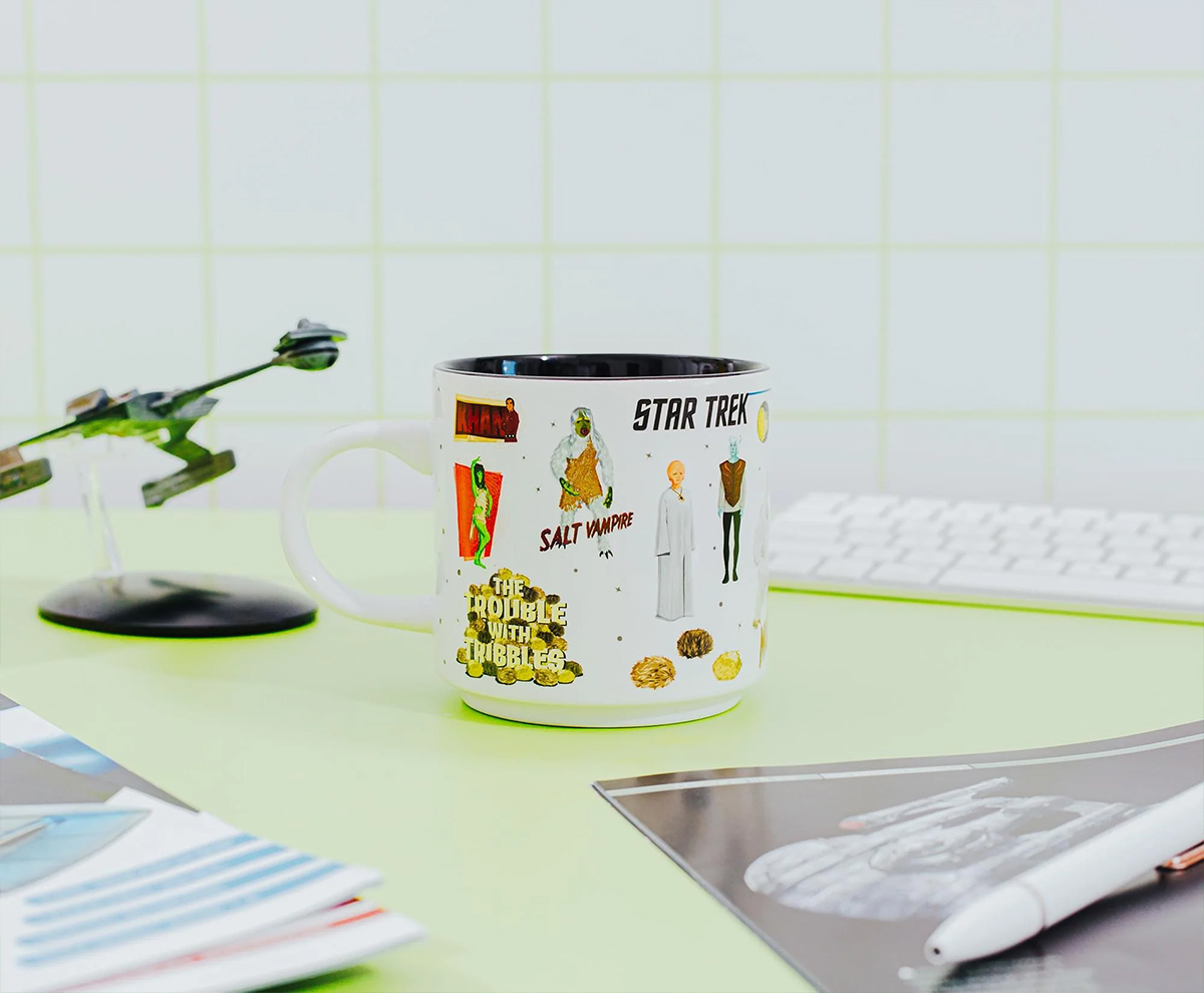 Caneca Star Trek com Alienígenas, Vilões e Tripulação da U.S.S. Enterprise