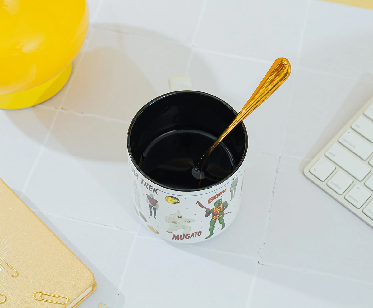 Caneca Star Trek com Alienígenas, Vilões e Tripulação da U.S.S. Enterprise