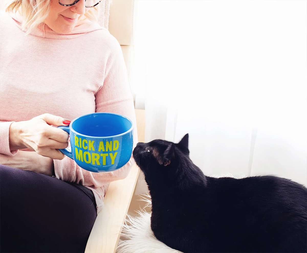 Caneca de Sopa Interdimensional com Rick and Morty