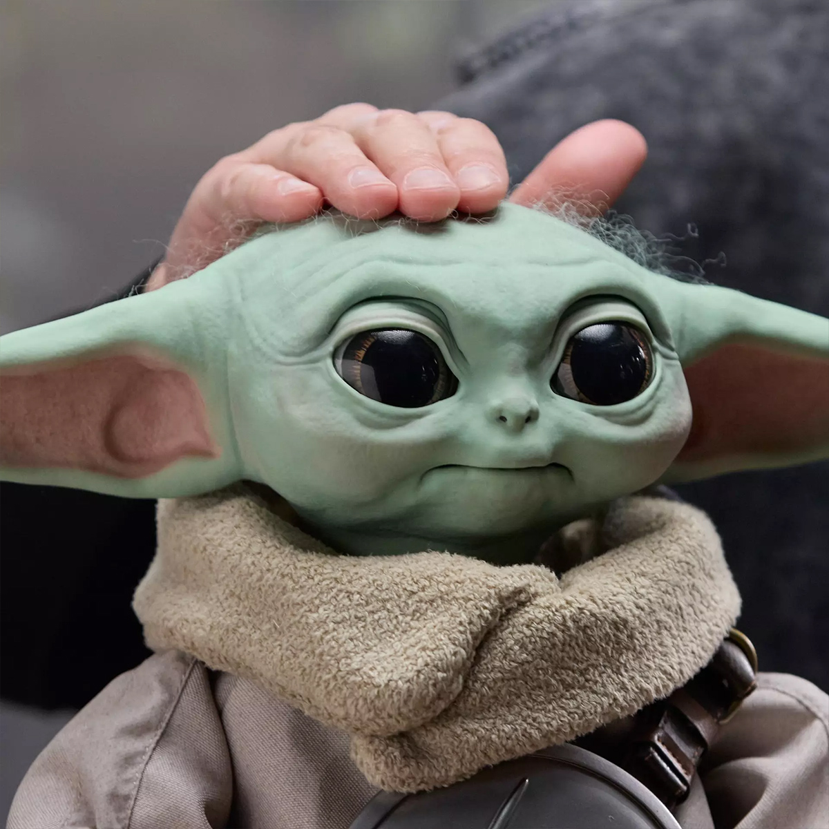 Boneco Grogu Animatrônico Premium 1:1 com Movimentos e Sons (Star Wars)