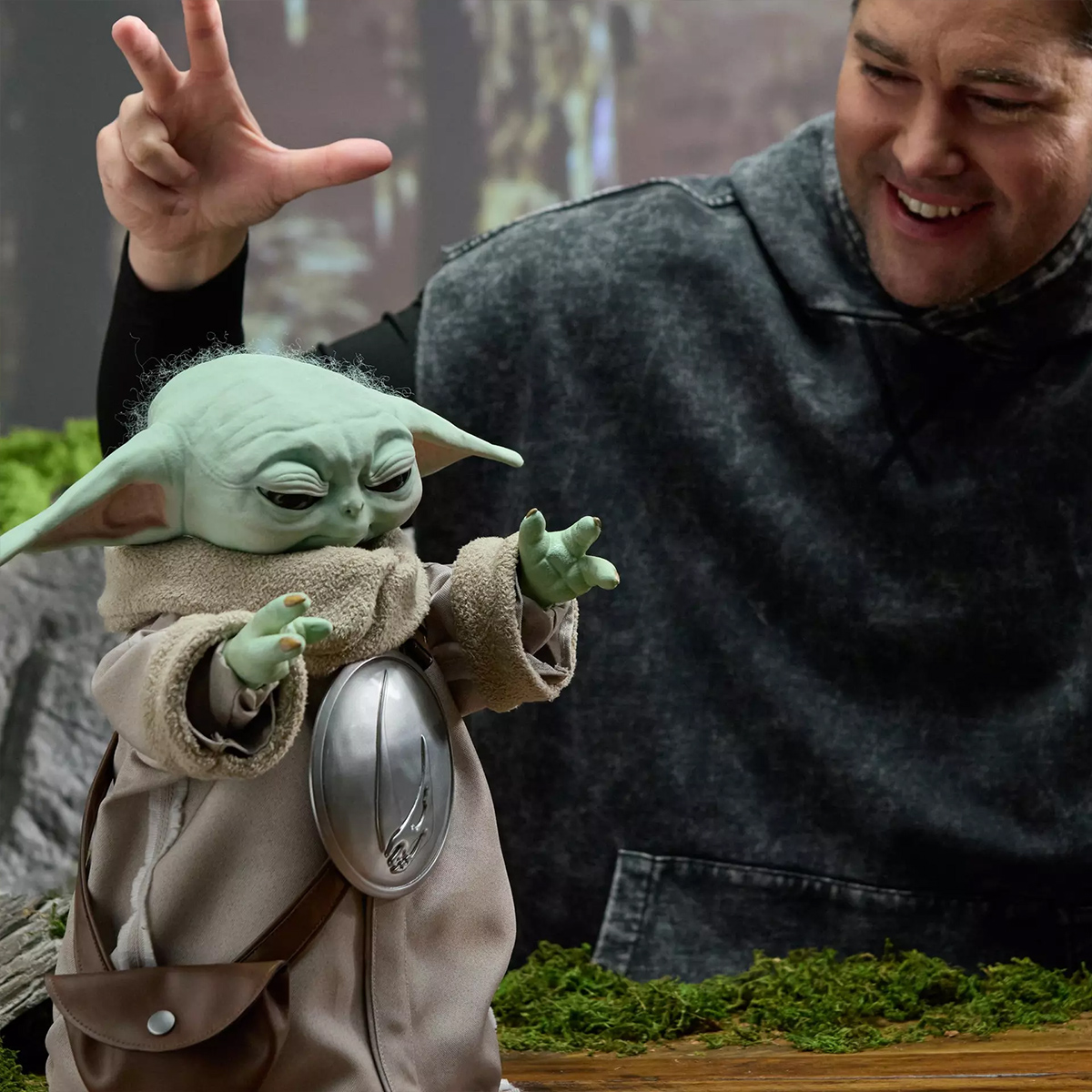 Boneco Grogu Animatrônico Premium 1:1 com Movimentos e Sons (Star Wars)