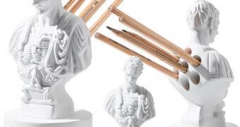 Porta-Lápis Julius Caesar com Orifícios das Facadas nas Costas
