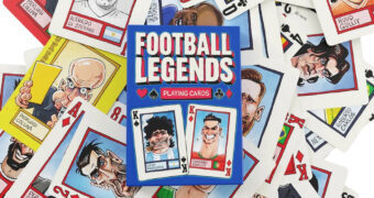 Baralho Lendas do Futebol com Caricaturas de Halvor Mjaugedal (Copa do Mundo 2026)