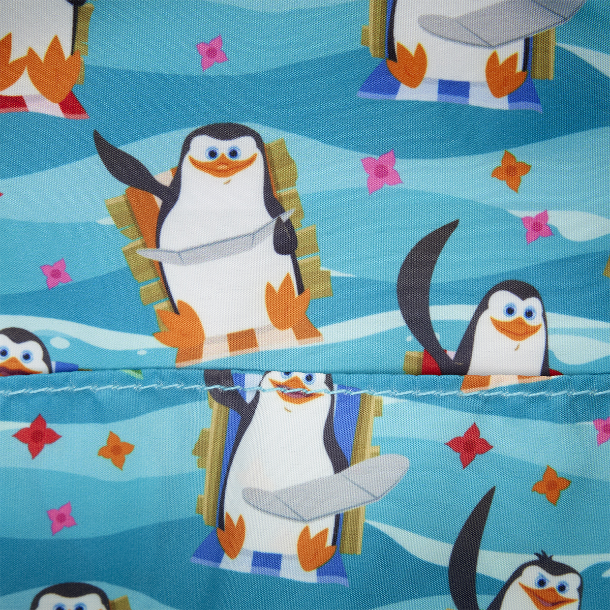 Mini-Mochila Os Pinguins de Madagascar na Praia