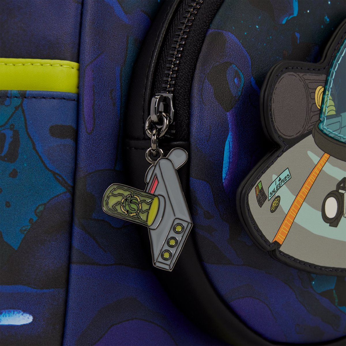 Mini-Mochila Rick and Morty Fosforescente com a Nave Interdimensional Space Cruiser 
