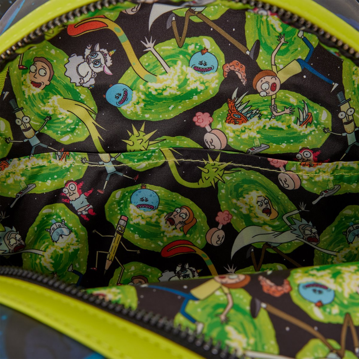 Mini-Mochila Rick and Morty Fosforescente com a Nave Interdimensional Space Cruiser 