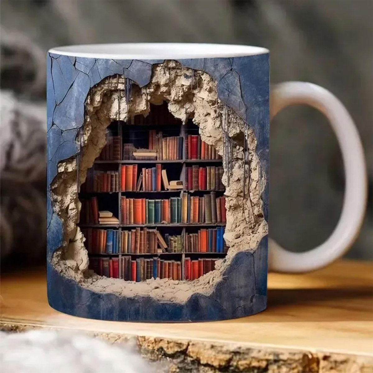 Caneca com Biblioteca Escondida dentro da Parede (Hole in a Wall Bookshelf)