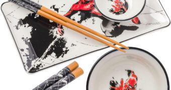 Conjunto de Sushi Homem-Aranha “Spidey Painting” com 2 Pratos e Hashis de Madeira